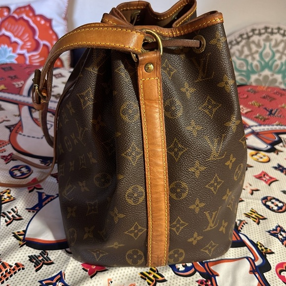 Louis Vuitton Petit Noé Monogram - Picture 5 of 17